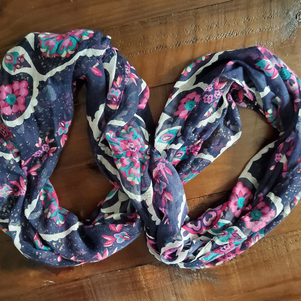 Infinity loop scarf